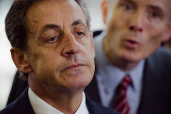 Fostul președinte Nicolas Sarkozy, păzit la închisoare de doi ofițeri de securitate