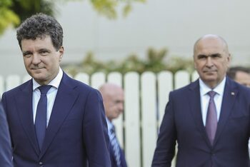 Două sondaje îl dau pe Nicușor Dan cel mai popular politician în Capitală. Rezultate contradictorii pentru Bolojan