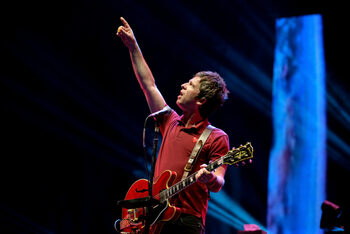 O chitară electrică Gibson a lui Noel Gallagher de la Oasis, vândută la licitație
