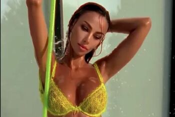 Pictorial incendiar cu Mădălina Ghenea! Fanii au înnebunit imediat: ”Fă-mă, Doamne, furtun!” – GALERIE FOTO