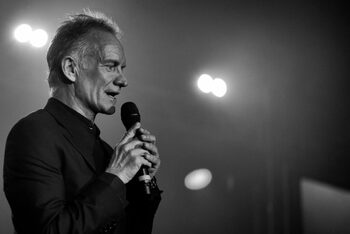 De ce a fost dat în judecată Sting de către colegii din trupa The Police?