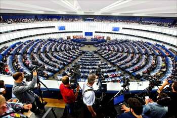 Stânga Europeană strânge semnături pentru o nouă moţiune de cenzură împotriva Comisiei Europene