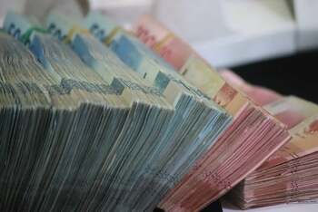 Cetățenii străini ar putea obţine şedere temporară în România în schimbul unor investiţii de cel puţin 400.000 de (…)