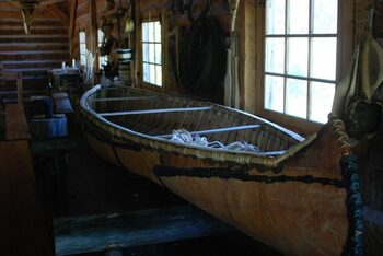 Arheologii au descoperit 16 canoe antice într-o „parcare” preistorică de pe malul unui lac