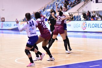 Handbal (f) / SCMU Craiova, meci URIAȘ cu Rapid! Prestație de clasă a „leoaicelor“