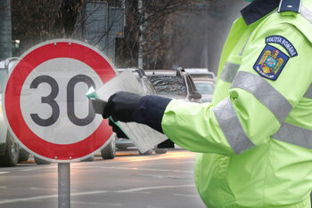 Cu câți km/h poți depăși limita de viteză fără să primești amendă, potrivit Codului Rutier. În ce condiții ești (…)