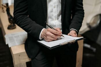 Bătaie pe funcțiile de conducere din companiile de stat: Peste 600 de CV-uri primite în 24 de ore