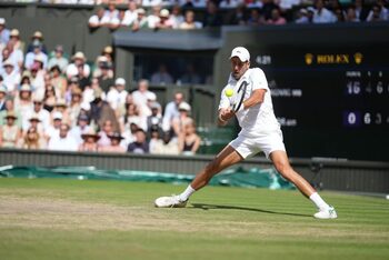 Djokovic se antrenează deja la Wimbledon, în timp ce Alcaraz şi-a luat o pauză de două zile