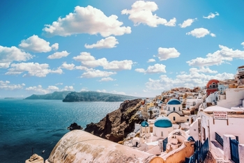Atenție, români! Această insulă din Grecia îi penalizează pe turiștii care vor să pună piciorul pe mal