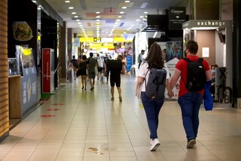 Haos pe mai multe aeroporturi din Europa. Traficul aerian, PARALIZAT din cauza unui atac cibernetic major / Care (…)