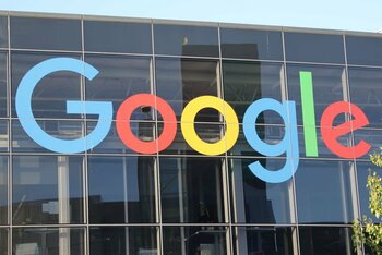 Big Brother din buzunar: de aproape un deceniu, milioane de smartphone-uri au fost spionate de Google. Gigantul (…)