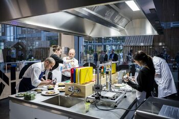 Restaurant condus de un bucătar AI. Țara care va implementa acest concept