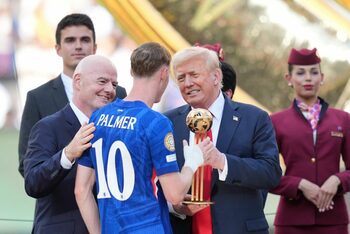 Trump a urcat pe podium cu Chelsea și a primit medalie
