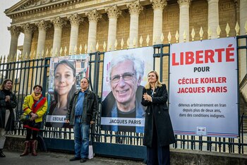 Macron anunță eliberarea a doi profesori francezi reținuți timp de trei ani în Iran: „Ce ușurare! Au ieșit din (…)