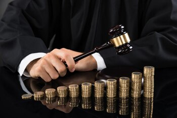 Bolojan vrea recalcularea pensiilor speciale și vârstă mai mare de pensionare. „Vreau să-i duc flori judecătoarei (…)