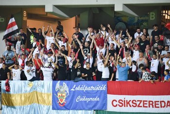 Primul meci, primul scandal. Fanii echipei Csikszereda au venit la stadion îmbrăcați cu tricouri cu Ungaria Mare / (…)