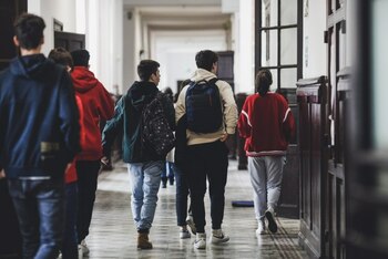 Revoltă față de reforma burselor. „Vor înțelege de mici că nu sunt apreciați în România, țara în care privilegiile (…)