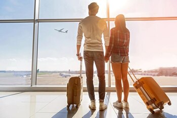 Agenție de turism, acuzată că nu și-a plătit colaboratorii. Zeci de turiști riscă să fie dați afară din hotel, deși (…)