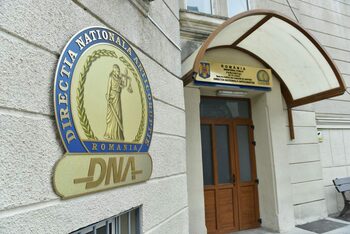 Inspector Antifraudă, reținut de procurorii DNA pentru luare de mită