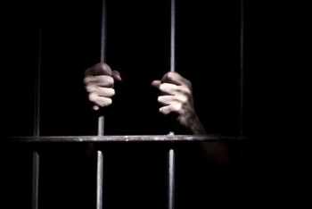 Procurorul implicat în `albirea` unui posibil viol `împarte dreptul` încă o lună după gratii - ICCJ stabilește (…)