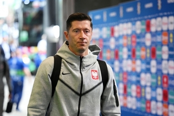 Noul selecționer al Poloniei vrea să-l convingă pe Lewandowski să revină la naţională