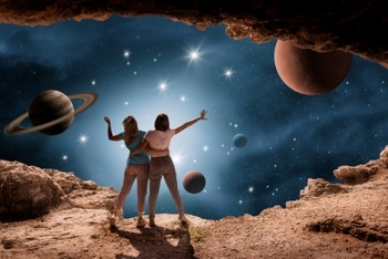 Aceste zodii trec prin cea mai mare transformare din ultimii ani: Unii scapă definitiv de trecut, sub dansul cosmic (…)