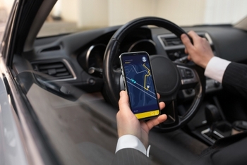Evaziune fiscală de sute de mii de lei la ride-sharing: Poliția a descins la operatorii din Timișoara