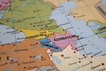 Falia dintre Moscova și Erevan crește - Armenia vrea să interzică canalele media ale Kremlinului