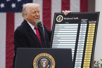Donald Trump ar putea da lovitura - Suma colosală economisită în urma aplicării noilor tarife