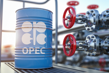 Alianţa OPEC+ a convenit sâmbătă să majoreze producţia de petrol
