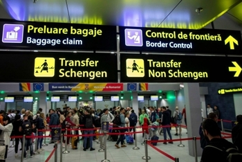Zboruri afectate de Codul Roșu de furtună din București - Aeronave deviate spre alte aeroporturi