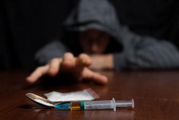 Drogul cu arome de fructe, legal în SUA, amenință să invadeze Europa. O nouă epidemie în rândul tinerilor