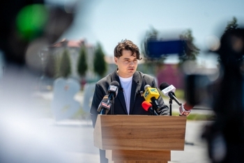 Reacția lui Selly după ce un adolescent a ajuns la spital. A fost îndemnat să sară de pe scenă la Beach Please