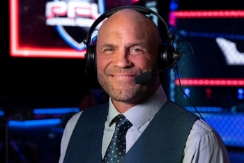 Legenda UFC Randy Couture a suferit un grav accident pe circuitul automobilistic