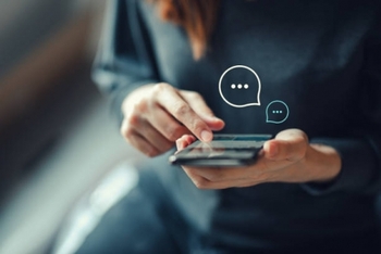 Doar două ore de acces la telefon pe zi. Orașul care impune restricții de utilizare a smartphone-urilor