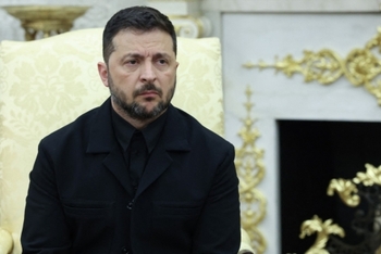 Zelenski anunță că este pregătit de un summit necondiţionat cu Putin: ce a declarat după ce a ieşit de la Casa Albă