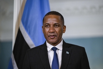 Bogați în diamante și plin de resurse, dar cu populație foarte săracă și expusă. Botswana declară urgență națională (…)