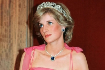 FOTO 'O zi imposibilă' - 28 de ani de la moartea prințesei Diana. Charles Spencer a mers la mormântul surorii sale
