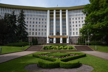 Rusia a investit 400 milioane de euro ca să-și bage oamenii în Parlamentul Republicii Moldova