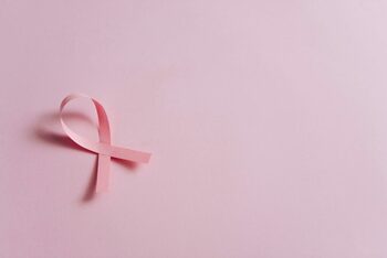 Semnele și simptomele precoce ale cancerului uterin pe care trebuie să le aveți în vedere