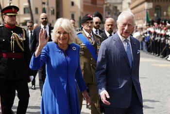 Un rege merge la Papa. Charles și Camilla, în vizită de stat la VATICAN la finalul lunii octombrie