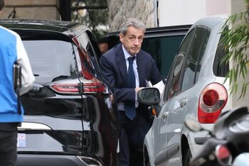 Nicolas Sarkozy va începe executarea pedepsei de cinci ani de închisoare. Frigiderul şi televizorul în celulă, (…)