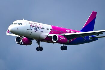 Decizia conducerii WIZZ AIR care va afecta și divizia din România. Are legătură cu închiderea bazei din Abu Dhabi