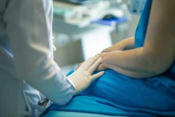 Vești bune pentru românii care se operează în străinătate. Ce obligație are România acum