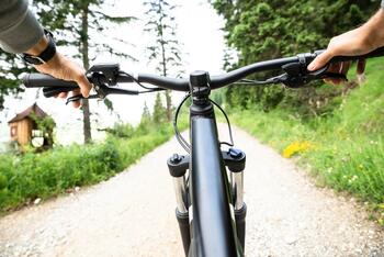Un tânăr din Iaşi a murit în timp ce se plimba cu bicicleta electrica. Ce anunţa primul apel la 112