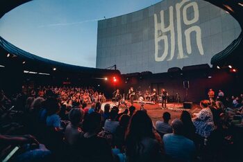 Vară pe acoperișul TNB: Teatru sub cerul liber