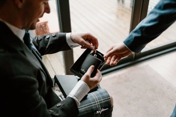 (P) Campaniile care au transformat percepția bărbaților despre parfumuri