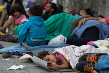 Trump spune că administraţia lucrează la introducerea unui „permis temporar” pentru imigranţii din anumite sectoare