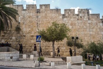 Israel a interceptat 9 vase ce navigau spre Fâșia Gaza și a arestat 90 de persoane, chiar și trei deputați turci. (…)