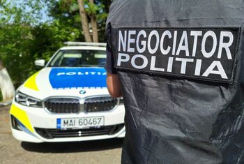 Panică în Otopeni! Un bărbat suspectat că și-ar fi ucis copilul s-a baricadat în locuință